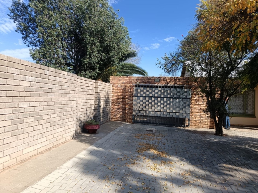 3 Bedroom Property for Sale in Verwoerdpark Northern Cape